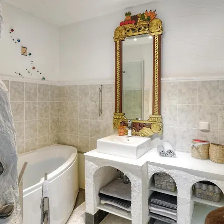 Amazing In With Kitchen Holiday home *